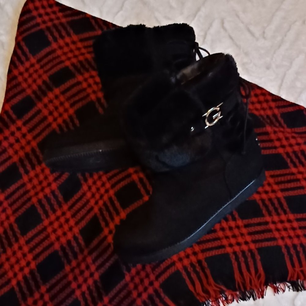 GUESS - Picture 2 of 4